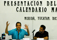 El autor, Víctor Torres, y el presidente de la AMC, José Franco, coincidieron en que el libro es un homenaje a los grandes matemáticos y astrónomos mayas.