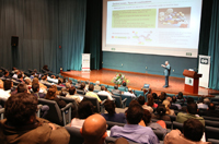 Aspecto en el Aula Magna del Auditorio “Bruno Mascanzoni” del IMP, con la participación  del investigador Sánchez Valente.