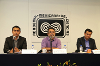 Jesús Ramírez, José Franco y Alfonso Andrés Fernández durante la entrega de reconocimientos a los 19 evaluadores del concurso Vive conCiencia, el pasado viernes
