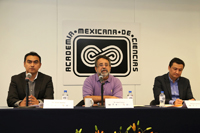 Jesús Ramírez, José Franco y Alfonso Andrés Fernández durante la entrega de reconocimientos a los 19 evaluadores del concurso Vive conCiencia, el pasado viernes