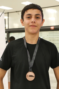 Ernesto Miguel Ferruzca, de Querétaro, integrante del equipo mexicano, obtuvo medalla de bronce en la XXVI Olimpiada Internacional de Biología, realizada en Aarhus, Dinamarca.