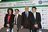 Julia Tagüeña, directora adjunta de Desarrollo Científico de Conacyt; Jaime Urrutia, presidente de la Academia Mexicana de Ciencias; Enrique Cabrero, director general del Consejo Nacional de Ciencia y Tecnología (Conacyt); y Elías Micha, coordinador de Ciencia Tecnología e Innovación en la Presidencia de la República.