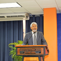 Dr. José Luis Morán  presidente de la AMC, en la inauguración de la XXVII ONB, ceremonia que se realizó en el Instituto Tecnológico de Chetumal.