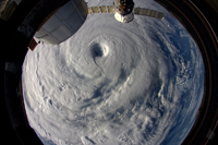 Víctor Manuel Velasco enfatizó la necesidad de contar urgentemente con un Mapa Nacional de Huracanes. En la imagen el súper tifón Neoguri, captado desde la Estación Espacial Internacional.