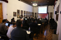 Participantes de Construyendo el futuro. Encuentros de ciencia, que organiza la Academia Mexicana de Ciencias, en el primer día de sesiones en el Salón de Ex rectores del Centro Cultural de la UMSNH, en Morelia, Michoacán.