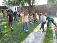 La Ciencia en tu Escuela para Preescolar es un curso presencial de 120 horas distribuidas en veinte clases sabatinas de cuatro horas de duración y 40 horas de trabajo práctico fuera del aula. En la imagen profesoras en una de las sesiones prácticas.