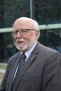 Samuel B. Trickey, profesor emérito de los Departamentos de Física y Química de la Universidad de Florida y miembro correspondiente de la Academia Mexicana de Ciencias, es un convencido de la necesidad de formar recursos humanos especializados en sistemas atómicos, moleculares y sólidos con múltiples métodos de estructura electrónica en todo el mundo.