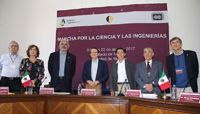 Ismael Herrera, expresidente de la Academia Mexicana de Ciencias AMC) y de la Academia de Ingeniería (AI); Rosaura Ruiz, expresidenta de la AMC y directora de la Facultad de Ciencias-UNAM; en representación del presidente de la Academia Nacional de Medicina (ANM), Armando Mansilla, acudió Antonio Arias; Jaime Parada, presidente de la AI; Jaime Urrutia, presidente de la AMC; Óscar González, expresidente de la AI; Antonio Lazcano, profesor emérito de la Facultad de Ciencias-UNAM; y Arturo Menchaca, expresidente de la AMC.