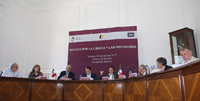 Ismael Herrera, Rosaura Ruiz, Antonio Arias, Jaime Parada, Jaime Urrutia, Óscar González y Antonio Lazcano, en la rueda de prensa convocada por las academias Mexicana de Ciencias, Ingeniería y Medicina, celebrada en el Palacio de Minería, en el marco de la Marcha por la Ciencia.