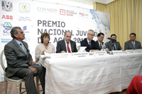 Presídium para la ceremonia de premiación del PNJA  en su edición 2016: Julio Valdivieso, María Luisa Torregrosa, Roberto Ramírez de la Parra, Jörgen Persson, Jaime Urrutia, Jesús Galindo Mancilla y Gerardo González Rivero.