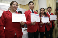 Los alumnos Luis de la Luz Sánchez, Clarisa Zaragoza Mendoza y Luis Herrera Hernández,  equipo que obtuvo el segundo lugar.