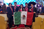 Los estudiantes mexicanos  Erasmo Hinojosa, Mauricio Rosas, Grecia Castelazo, Oliver García y Óscar Guardado, cada uno ganador de medalla de bronce en la 48ª Olimpiada Internacional de Física, realizada en Yogyakarta, Indonesia.