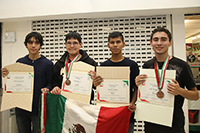 Arieh Díaz De León, de Durango; Edwin Alejandro Chávez Esquivel, del Estado de México; Gerardo Cendejas Mendoza, de Michoacán; y José Santiago Jara Sarracino, de Sonora, integrantes del equipo mexicano que participó en la 29 Olimpiada Internacional de Biología en Teherán, República Islámica de Irán, del 15 al 22 de julio.