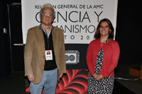 El doctor Daniel Piñero Dalmau, coordinador del simposio de biología en el marco de la Reunión General de la AMC Ciencia y Humanismo II y la doctora Susana Magallón, ponente durante el primer día de la actividad.