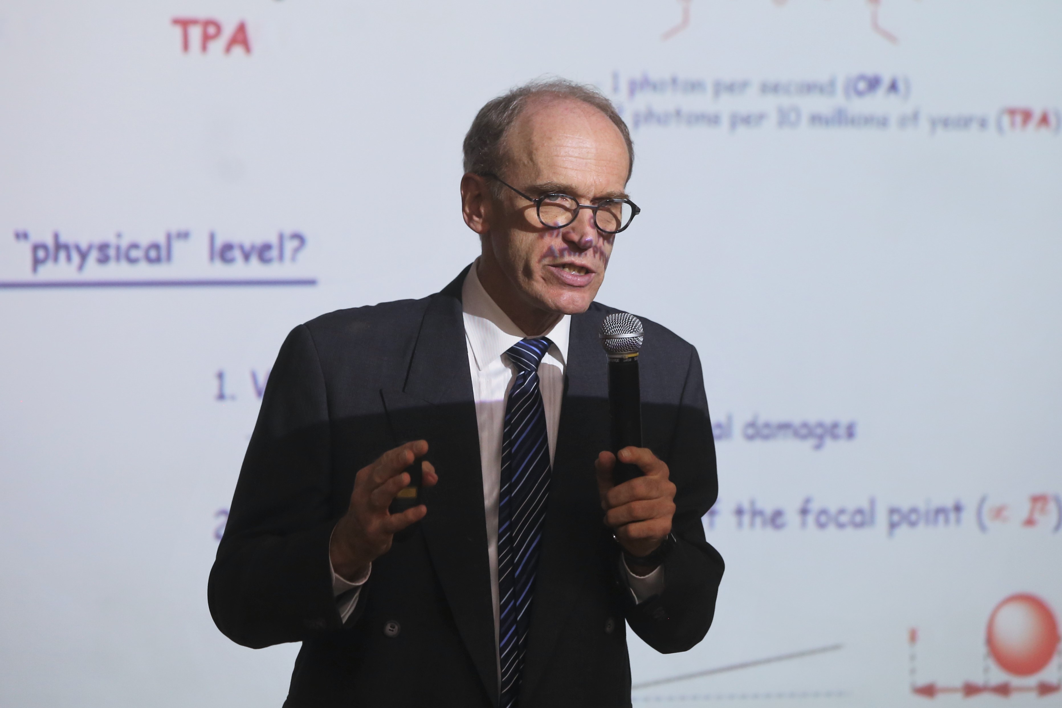 Pascal G. Lacroix, del Laboratorio de Química de Coordinación del Centro Nacional para la Investigación Científica de Francia.