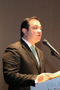 Américo Zúñiga Martínez, presidente municipal del Ayuntamiento de Xalapa.