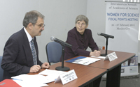 Anneke Levelt Sengers y Juan Pedro Laclette, en mesa de trabajo de la IANAS, tratan el tema de Mujeres para la Ciencia.