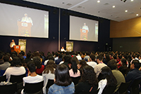 Cerca de 300 estudiantes de nivel licenciatura de diversas universidades del país convivieron este miércoles 25 de julio durante un encuentro organizado por la Academia Mexicana de Ciencias como parte de su estancia en el marco del XXVIII Verano de la Investigación Científica.