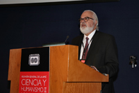 Luis Javier Castro, miembro de la Academia de Ingeniería de México y consultor en urbanismo y políticas de distribución de la población, impartió la conferencia “¿Cuándo es una ciudad inteligente?”, charla que formó parte de la primera sesión del simposio de ingeniería de la Reunión General de la Academia Mexicana de Ciencias, Ciencia y Humanismo II.