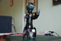 Luis Ángel Onesto Cortés, de Michoacán, presentó su robot que apaga las luces en habitaciones vacías.