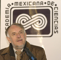 El presidente de la Academia Mexicana de Ciencias (AMC), Arturo Menchaca Rocha.