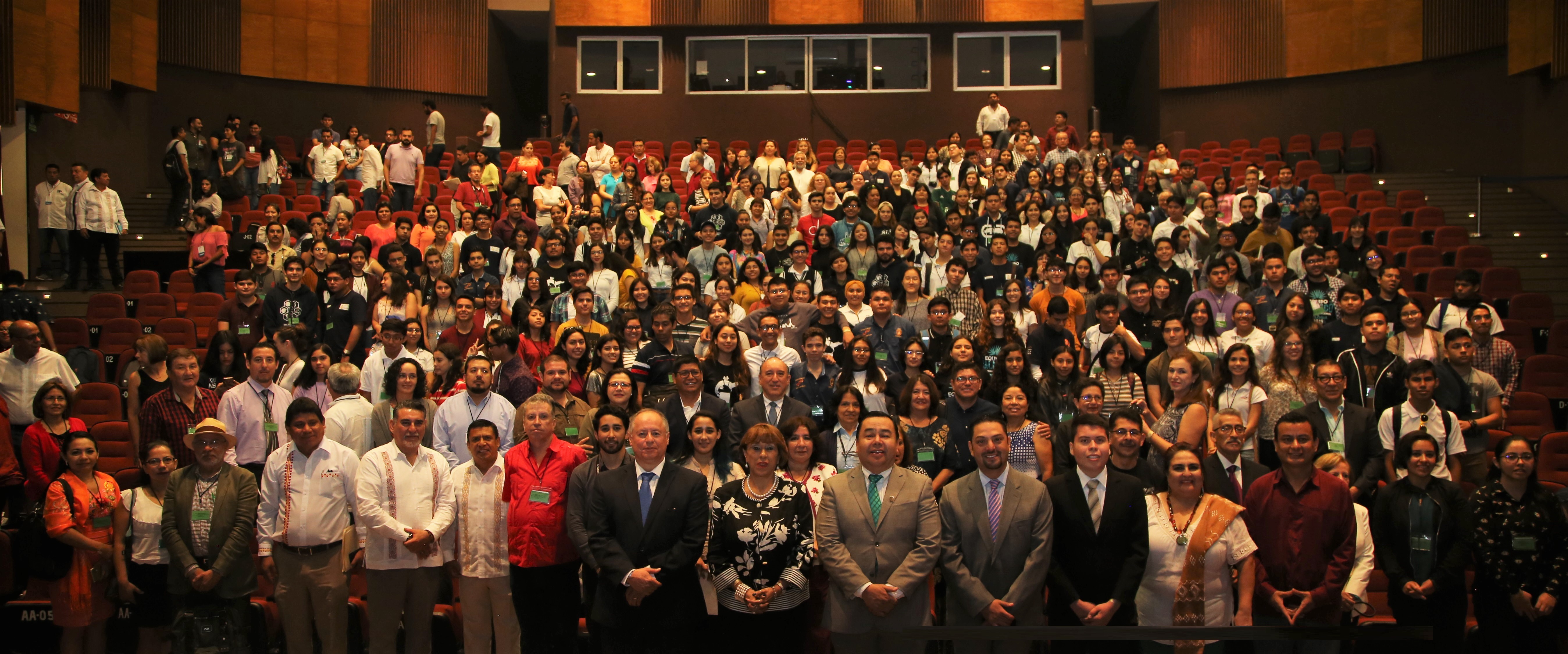 La ceremonia de inauguración de la XXIX Olimpiada Nacional de Biología se realizó hoy en el auditorio Juan Sabines de la Universidad de Ciencias y Artes de Chiapas. Participan 172 estudiantes de nivel medio superior, 88 mujeres, 84 hombres, provenientes de 29 estados del país.