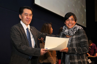 El doctor Jaime Urrutia Fucugauchi, presidente de la Academia Mexicana de Ciencias, encabezó la ceremonia de entrega de diplomas de La Ciencia en tu Escuela correspondiente al año 2015 a 278 maestros de nivel básico, en un acto celebrado en el auditorio Galileo Galilei de la AMC.