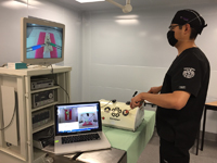 EndoViS incorpora las ventajas de la tecnología de análisis de movimiento con los beneficios de los simuladores laparoscópicos tradicionales, lo que permite un ambiente más realista. Este desarrollo tecnológico productor de la tesis de doctorado de Fernando Pérez Escamirosa, distinguida con el Premio Weizmann 2016.