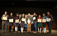 Alumnos de nivel medio superior ganadores del XXVI Concurso Nacional de Aparatos y Experimentos de Física en las modalidades de didáctico, experimento y tecnológico, acompañados por sus respectivos profesores. El certamen lo organiza la Sociedad Mexicana de Física.