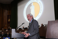 El doctor Enrique Graue, presidente de la Academia Nacional de Medicina, durante la ceremonia de clausura del CLII Año Académico.