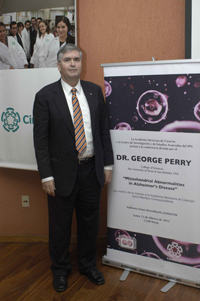 El Dr. George Perry, decano de la Universidad de Texas en San Antonio y miembro correspondiente de la Academia Mexicana de Ciencias (AMC).