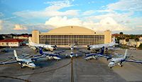 Aviones de la Administración Nacional Oceánica y Atmosférica de los Estados Unidos (NOAA, por sus siglas en inglés) en la Base Aérea MacDill en Tampa, Florida.