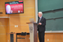 El Premio Nobel de Economía 1996, profesor James Mirrlees, ofreció la conferencia “Las matemáticas del equilibrio económico”, la primera de las tres que tiene programadas impartir en el Instituto de Matemáticas y en la Facultad de Ciencias de la Universidad Nacional Autónoma de México.