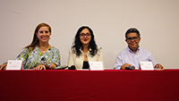 Integrantes del comité académico de la Olimpiada Mexicana de Historia. Valeria Sánchez Michel (centro), coordinadora nacional del concurso; Clementina Battcock y Erik Velázuqez García.