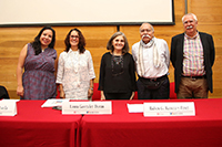 Integrantes del jurado del XV Concurso Leamos la Ciencia para Todos: Ana Cristina Fuentes, Patricia Magaña, Laura González (coordinadora general del certamen), Rubén G. Barrera y Pérez y Arturo Ballesteros Leiner, durante la rueda de prensa en la Unidad de Seminarios Jesús Silva Herzog del FCE.