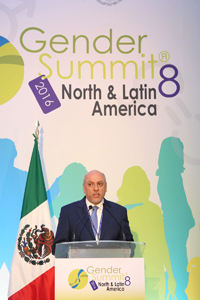 Doctor Enrique Cabrero, director general del Consejo Nacional de Ciencia y Tecnología (Conacyt).