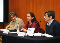 Los investigadores Jorge Zavala, Rosario romero y Arturo Quintanar,del Centro de Ciencias de la Atmósfera, en conferencia de prensa en el Auditorio Tlayolotl del Instituto de Geofísica, en Ciudad Universitaria.