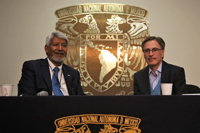 Si queremos una sociedad más justa, con un desarrollo más equilibrado, se debe invertir más en educación y ciencia, señaló José Luis Morán, presidente de la Academia Mexicana de Ciencias en conferencia magistral. En la imagen con Sergio Javier Jasso, investigador de la División de Investigación de la Facultad de Contaduría y Administración de la UNAM.