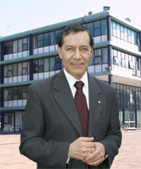 El doctor René Asomoza Palacio.
