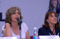 La presidenta de la Academia Mexicana de Ciencias moderó el panel Mujeres y Educación, y dio a conocer algunas cifras que señalan la inequidad de género en nuestro país. Con ella, Judith Zubieta, coordinadora del encuentro.
