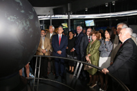 Los invitados a la apertura de la exposición permanente Agua, elemento de la vida, pudieron observar en la sala de exposición el simulador esférico de 360°, en el que se representan diferentes fenómenos meteorológicos que suceden en la Tierra.