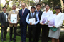 En la Embajada del Reino Unido en México se premió a los tres primeros lugares del Concurso Nacional de Cartel Científico Inspiring Minds, convocado por el British Council en colaboración con el Conacyt, en el marco de la Semana Nacional de la Ciencia y Tecnología 2015. El embajador del Reino Unido en México, Duncan Taylor, y el presidente de la AMC, Jaime Urrutia, acompañan a los ganadores.