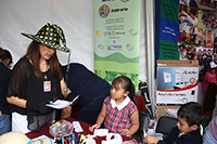 Dobl-Arte, actividad en la que se construyen diversos hexaflexágonos, del taller Matemágicas, del programa La Ciencia en tu Escuela de la AMC.