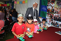 El presidente de la Academia Mexicana de Ciencias, José Luis Morán, visitó a los niños en el taller de Robótica pedagógica, que se impartió en el marco del Festival de los Derechos de la Niñez, en el Complejo Cultural Los Pinos, con motivo del Día del Niño.