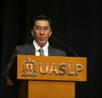 El doctor Jaime Urrutia Fucugauchi, presidente de la SMF y miembro de la Academia Mexicana de Ciencias, durante su intervención en la ceremonia inaugural del Congreso Nacional de Física.