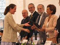 Isabel Avella Alaminos, galardonada con el Premio de la Academia a la Mejor Tesis en Humanidades 2006.