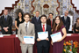 Los ganadores del Premio Nacional Juvenil del Agua: Mauricio y Adolfo Alejandro Romero Ángeles, con su profesora, Patricia Guadalupe Nuñez. Atrás en la mesa de honor: Andreas Beurling, Claudia Coria, Ramón Aguirre, Jaime Urrutia, Jörgen Persson y María Luisa Torregrosa.