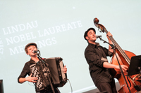 Presentación de la banda La Gapette, como parte del programa artístico que se desarrolla de manera paralela a la actividad académica en la en ciudad de Lindau