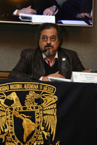 Jesús González González, director del Instituto de Astronomía, durante la presentación del nuevo telescopio DDOTI.