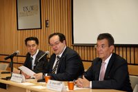 El presidente de la AMC, Jaime Urrutia; el secretario general de la UNAM, Leonardo Lomelí; y el coordinador general de Posgrado, Javier Nieto, encabezaron la presentación del primer grupo de becarios de posgrado que viaja a Australia como parte de un programa de intercambio académico.